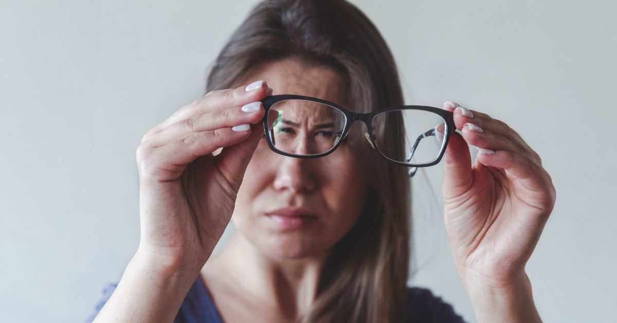 When Blurry Vision Comes and Goes: What Could Be Behind It associated image